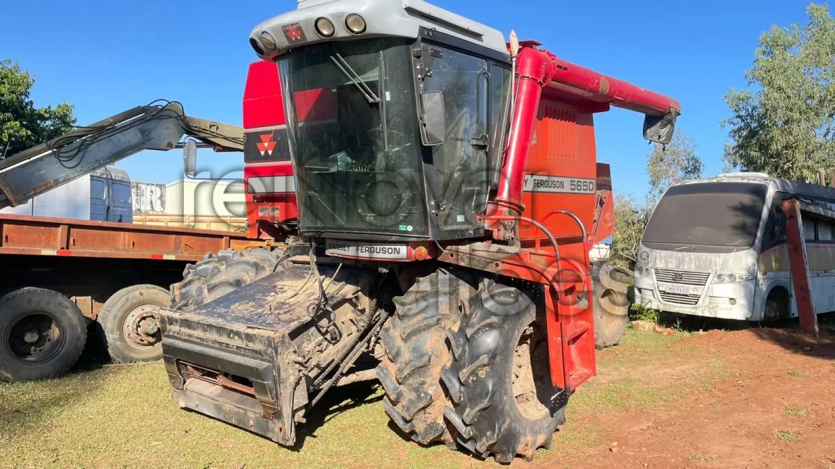 Foto de COLHEITADEIRA MASSEY FERGUSON 5650 + 2 PLATAFORMAS - ANO 2007/2007 - CRESOL...