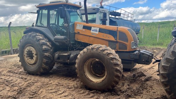 Foto de TRATOR VALTRA BH 180S 4X4, ANO 2016, COR AMARELA, Nº 4584. (APROX. 22.392 HORAS TRABALHADAS)