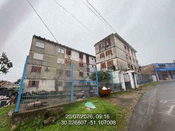 Foto de Apartamento em leilão no Conjunto Residencial Rubem Berta em Porto Alegre - RS