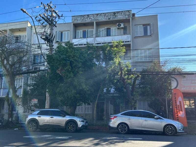 Foto de Apartamento em leilão no Edifício Dona Olga em Porto Alegre - RS
