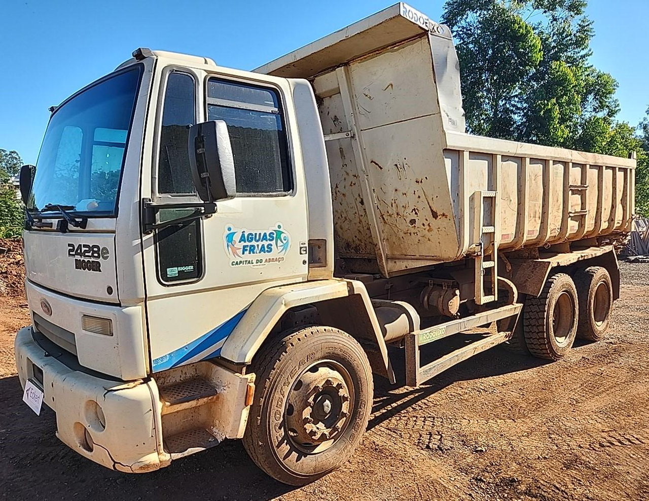 Foto de CAMINHÃO BASCULANTE FORD CARGO 2428 E 6X2 ANO: 2010/2010 PLACA FINAL 5 (SC)