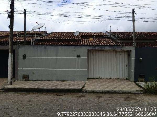 Foto de Casa em leilão no bairro Verdes Campos em Arapiraca - AL