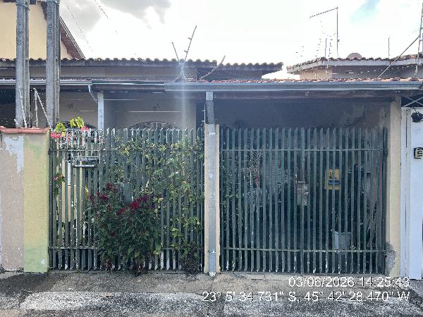 Foto de Casa em leilão no bairro Vila Naly em Caçapava - SP