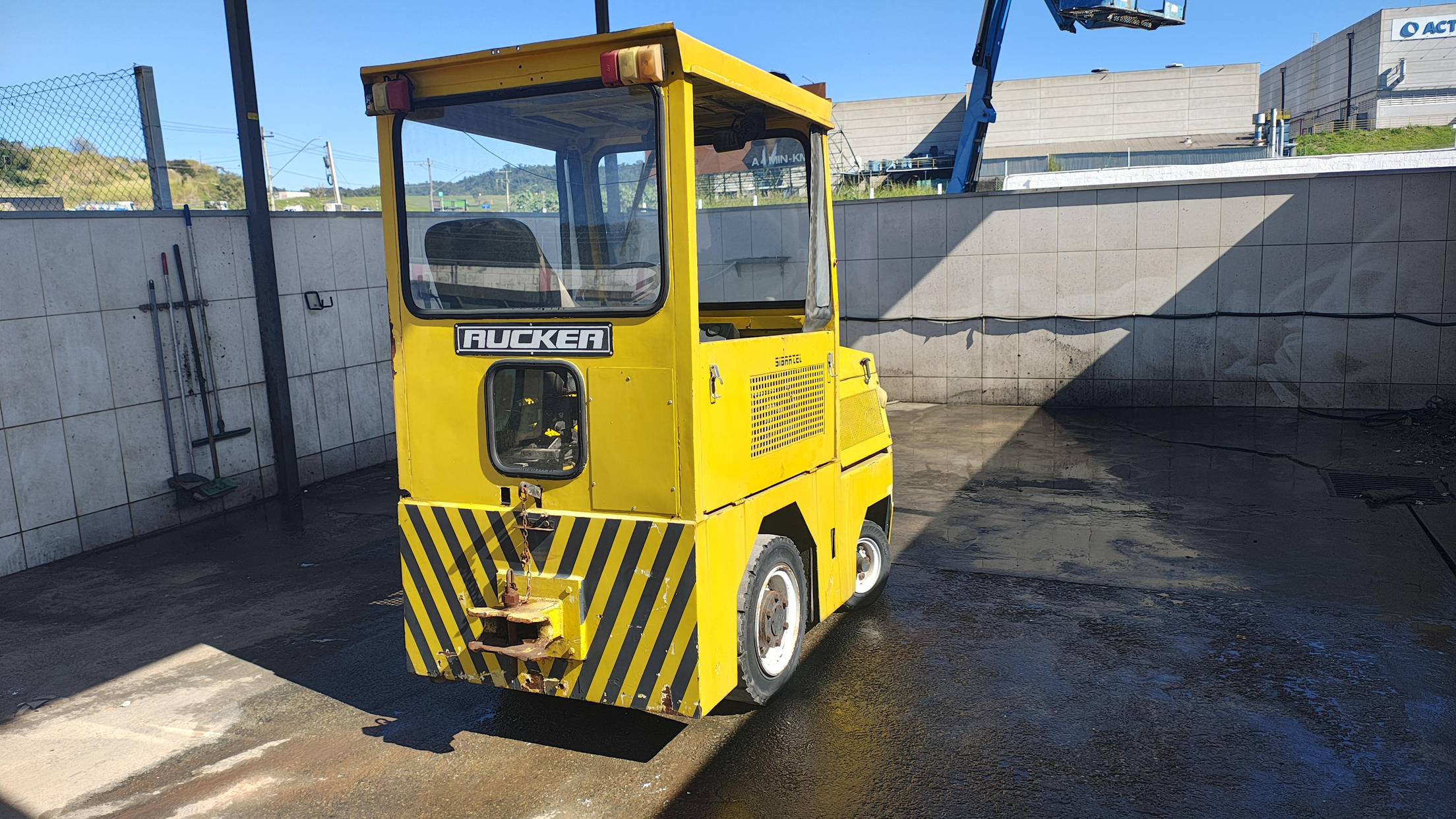 Foto de REBOCADOR RUCKER TM1350, ANO: 1994, CAP: 1,35 TON, SÉRIE: 0320S5228 (Ref: 8038)