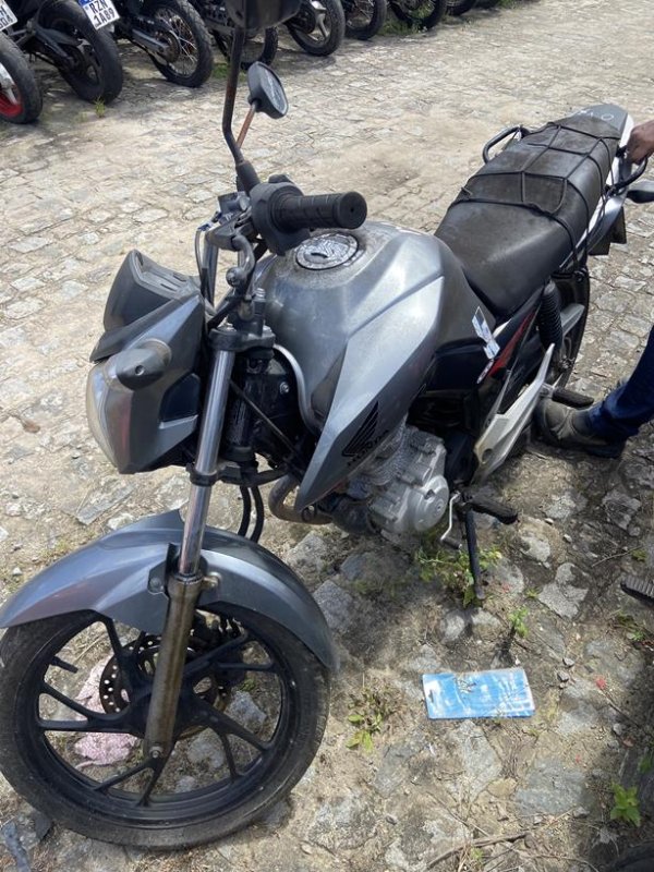 Foto de HONDA/CG 160 FAN, ANO/MOD 2021/2021, COR PRATA, COMBUSTIVEL ALCOOL/GASOLINA, PLACA RGQ7F85 - AL, RENAVAM 1269213170, ID CHASSI 9C2KC2200MR06
