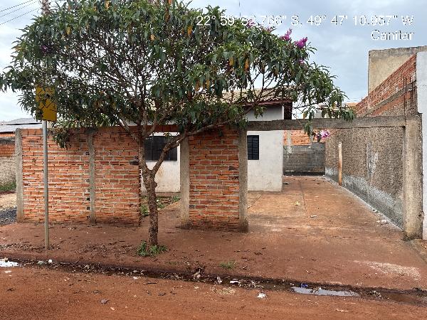 Foto de Casa em leilão no Mark Vile em Canitar - SP