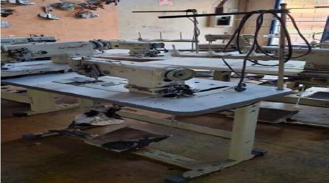 Foto de 01 máquina pespontadeira, marca Westman