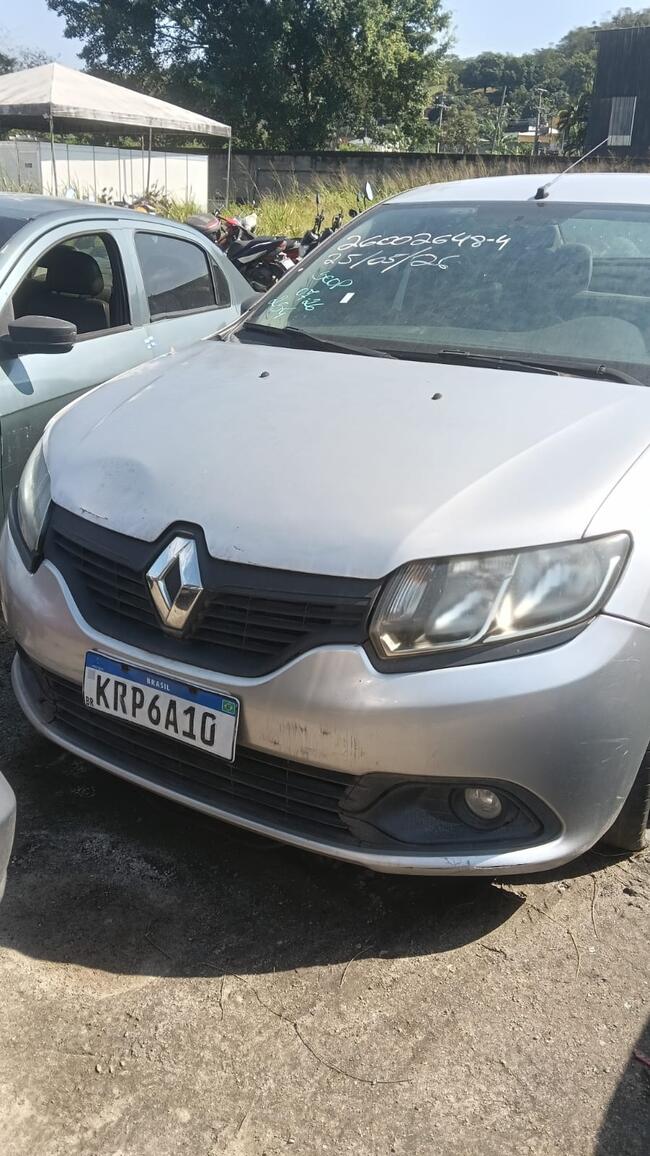 Foto de Renault/Logan Auth 1016V | KRP6A10/RJ | 2015/2016 | Chassi: 93Y4SRD04GJ207313 | Renavam: 1087475764 | Motor: D4DJ754Q156841 | Prata | Gas/Alc/Gn | Veículo conservado