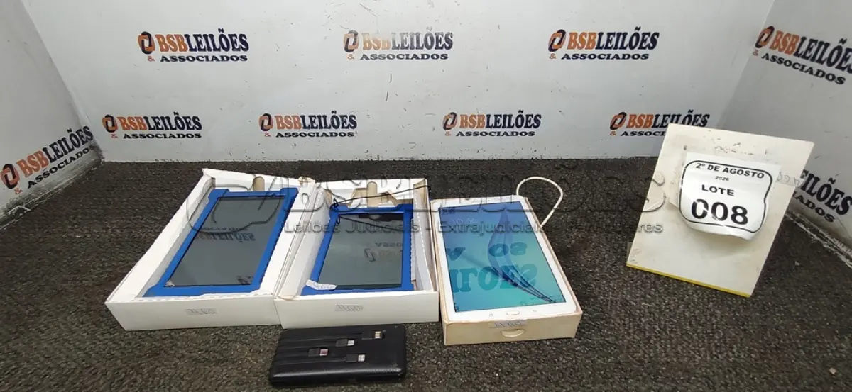 Foto de 03 TABLETS DE MARCAS E MODELOS DIVERSOS SEM FONTE. (NO ESTADO) ATENÇÃO! FAZ...