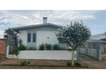 Foto de Casa em leilão no bairro Planalto em Vacaria - RS