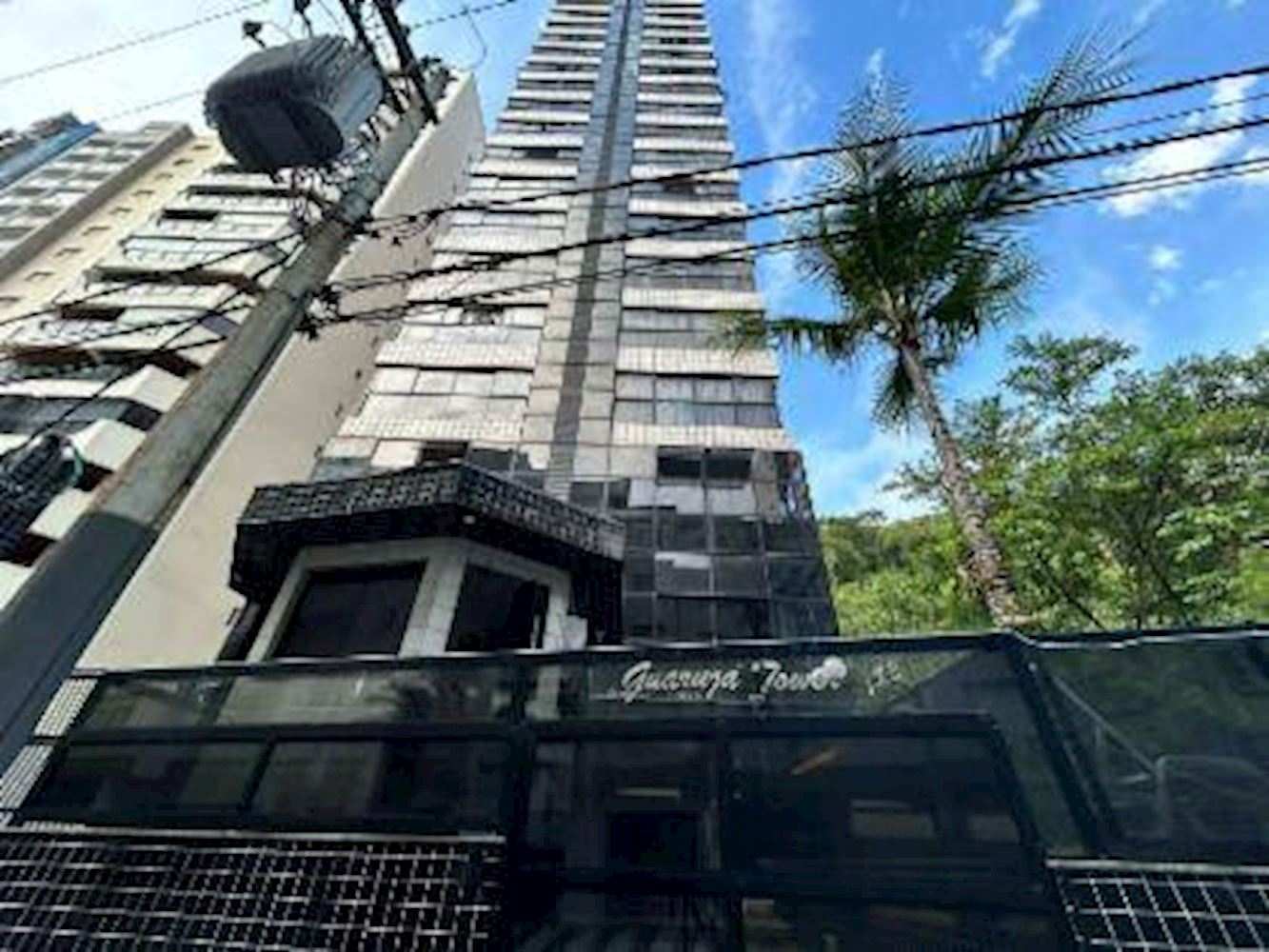 Foto de Apartamento em leilão no Edifício Guarujá Tower em Guarujá - SP