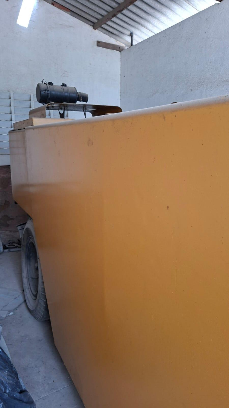 Foto de Rolo de pneu tema terra sp5500 com motor Mercedes revisado precisando revisar transmissão,