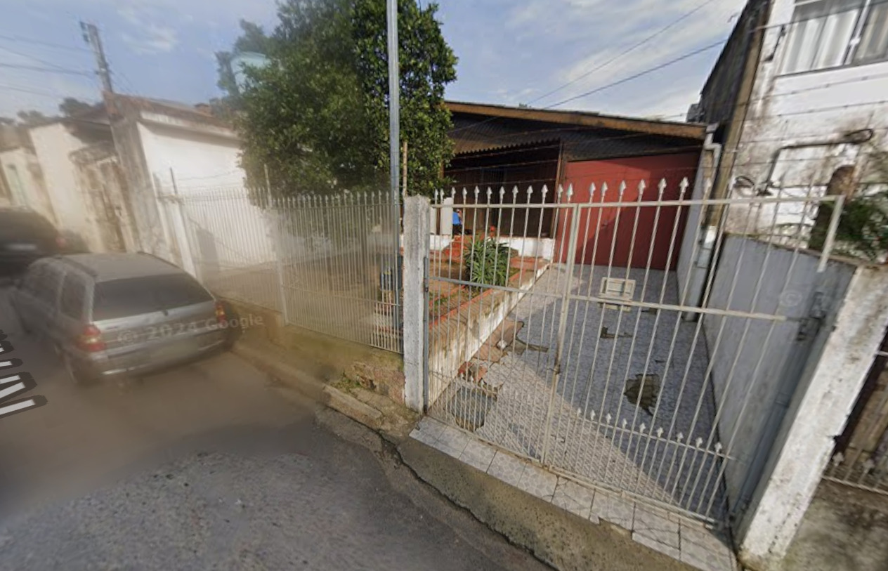 Foto de Casa em leilão no Edifício Comendador Azevedo em Porto Alegre - RS
