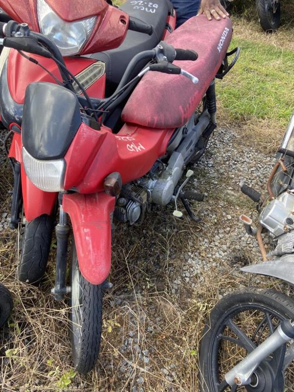 Foto de HONDA/POP100, ANO/MOD 2011/2012, COR VERMELHA, COMBUSTIVEL GASOLINA, PLACA OHD1791 - AL, RENAVAM 451962915, ID CHASSI 9C2HB0210CR426308, ID