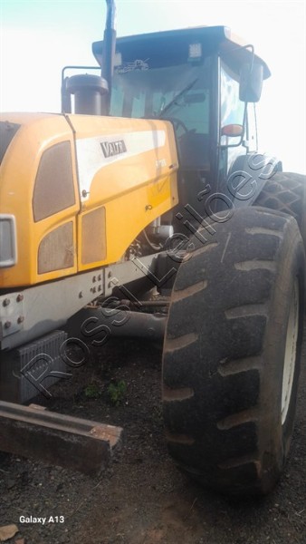 Foto de TRATOR VALTRA MOD. BH 180 ANO 2012 - 9.000 HRS. - CABINADO - FUNCIONANDO NO ESTADO
