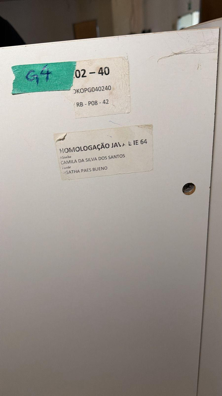 Foto de Baia G04 E02 40 - 40 separações com fiação passada - 40 Cadeiras (cadeiras fixas, com rodinhas, avariadas e podendo faltar peças