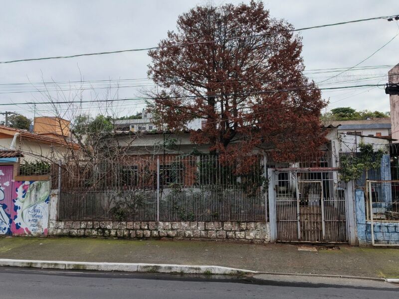 Foto de Apartamento em leilão no Condomínio do Edifício Solar dos Flamboyants em Porto Alegre - RS