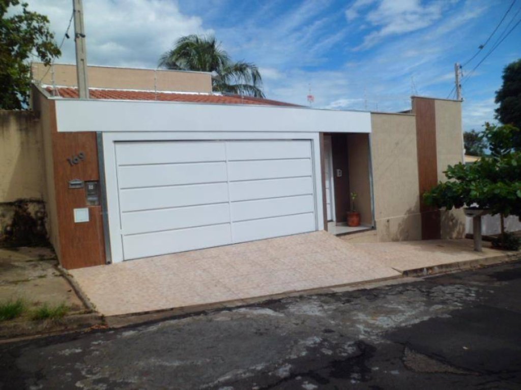 Foto de Casa em leilão no bairro Jardim Estoril em Marília - SP