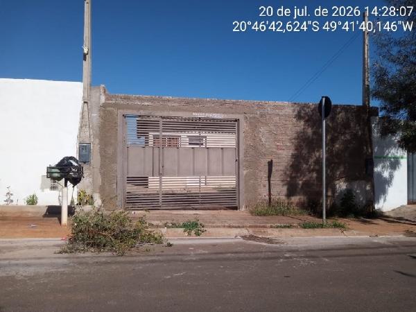 Foto de Casa em leilão no bairro Vila Flora em Monte Aprazível - SP