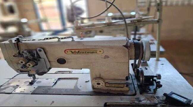 Foto de 01 máquina pespontadeira, marca Westman