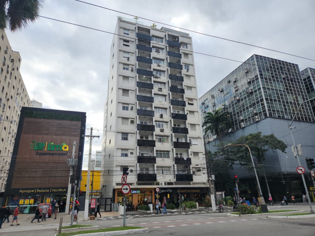 Foto de Apartamento em leilão em Santos - SP