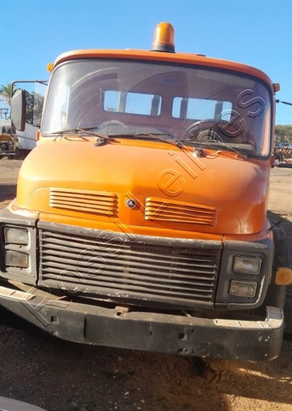 Foto de M.BENZ/L 1113 ANO 1985/1985 - COR VERMELHA- DIESEL - FUNCIONANDONO ESTADO