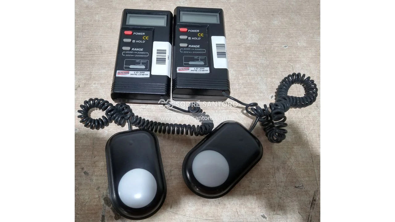 Foto de 2 luximetros digitais instrutherm ld-200