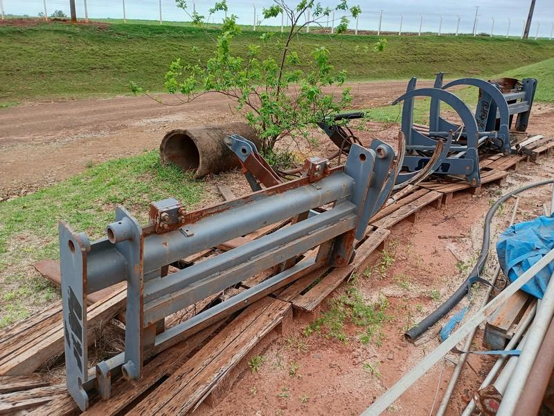 Foto de IMPL. STARA: GARFO PALETEIRO, GARRAS HIDRÁULICA E GARFO MULTIFUNCIONAL PUSH-PULL (04 PÇS) (Ref.: DAT)