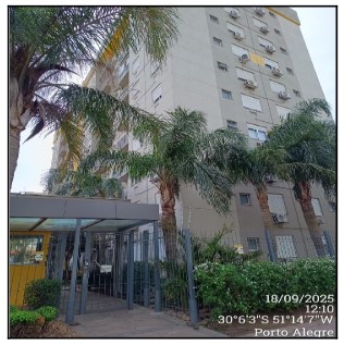 Foto de Apartamento em leilão no bairro Tristeza em Porto Alegre - RS