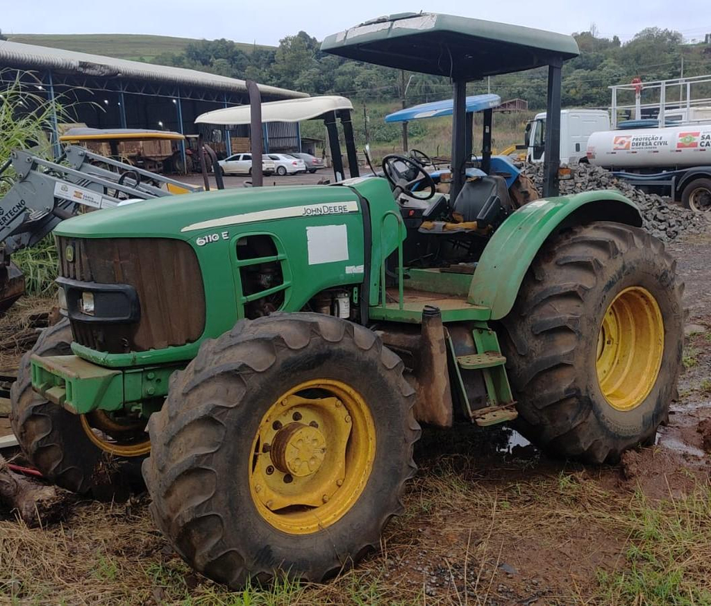 Foto de TRATOR DE PNEUS JOHN DEERE 6110 ANO: 2012