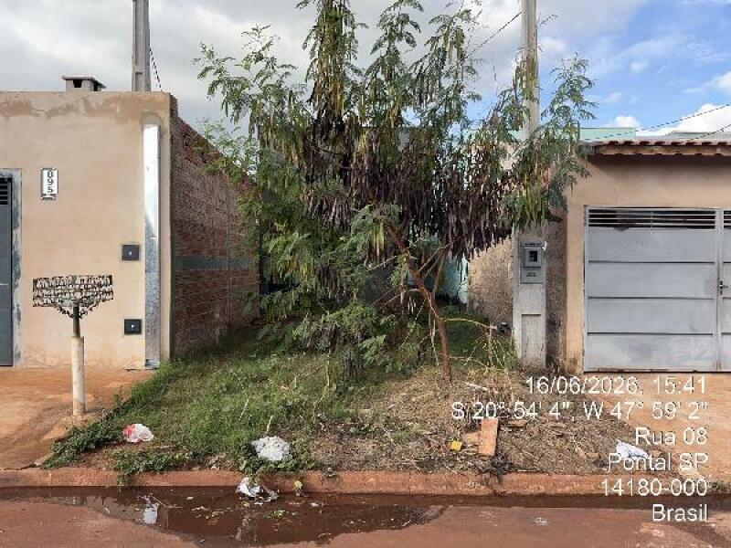 Foto de Casa em leilão no bairro Centro em Pontal - SP