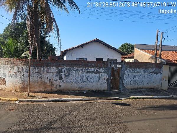 Foto de Casa em leilão no bairro Jardim Esperança Ii em Itápolis - SP