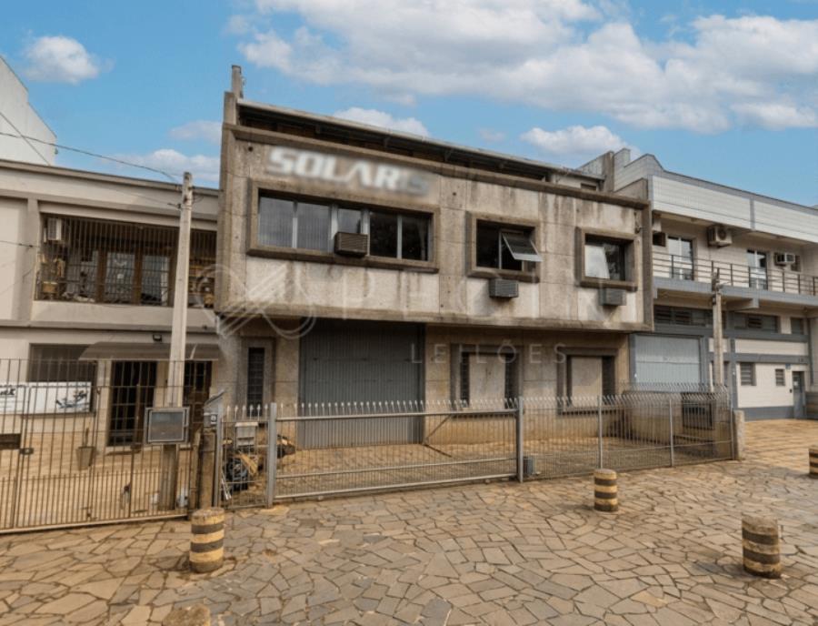 Foto de Comercial em leilão no bairro São João em Porto Alegre - RS