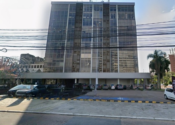 Foto de Comercial em leilão no Edifício Lindóia Center em Porto Alegre - RS