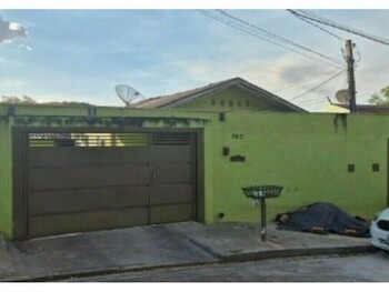 Foto de Casa em leilão no Núcleo Habitacional Beija-flor em Bauru - SP