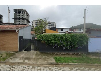 Foto de Casas em leilão - Rua Luiz Lyria Lopes, 276 - Caraguatatuba/SP - Tribunal de Justiça do Estado de São Paulo