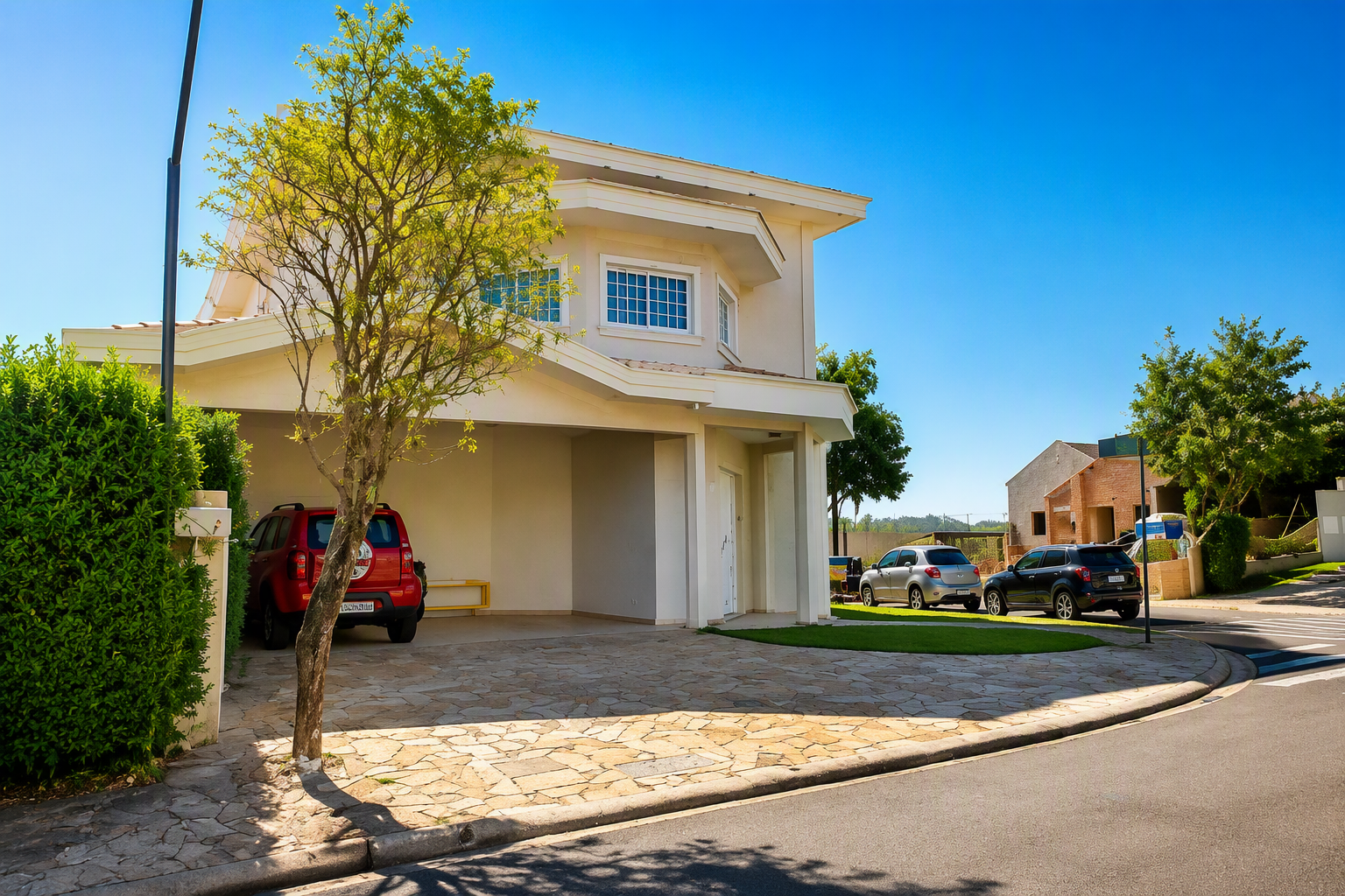 Foto de MANSÃO COM 5 SUÍTES, PISCINA E SAUNA EM INDAIATUBA - (02)