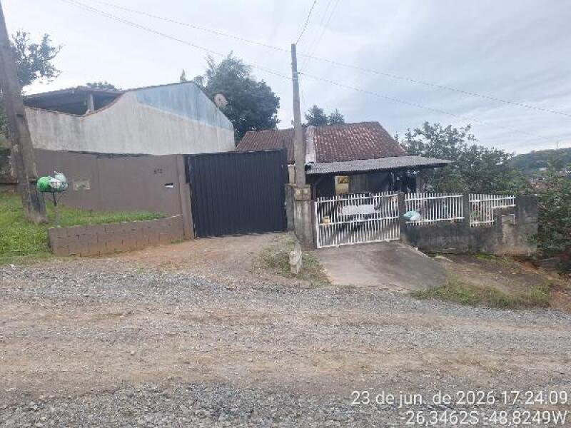 Foto de Casa em leilão no bairro Petrópolis em Joinville - SC
