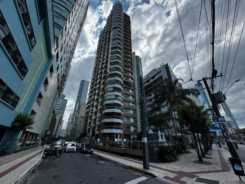 Foto de Apartamento em leilão no Condomínio Solar Pedra da Ilha em Penha - SC