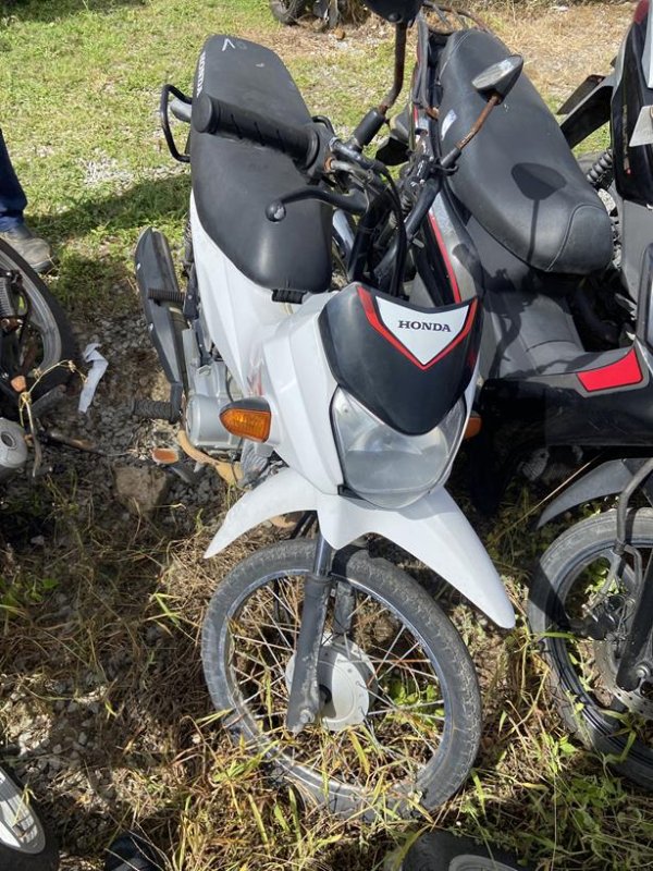 Foto de HONDA/POP 110I ES, ANO/MOD 2024/2025, COR BRANCA, COMBUSTIVEL GASOLINA, PLACA QTT6E89 - AL, RENAVAM 1400307780, ID CHASSI 9C2JB0100SR014053