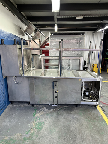 Foto de Box A100 - 13m2 BENS:Um Balcão refrigerado vertical semi-novo de duas portas 1.80x0.60; Uma Mesa de inox de trabalho 2.00x1.... Local do bem: Rua Pedro Alves, 61 - Santo Cristo - Rio de Janeiro/RJ