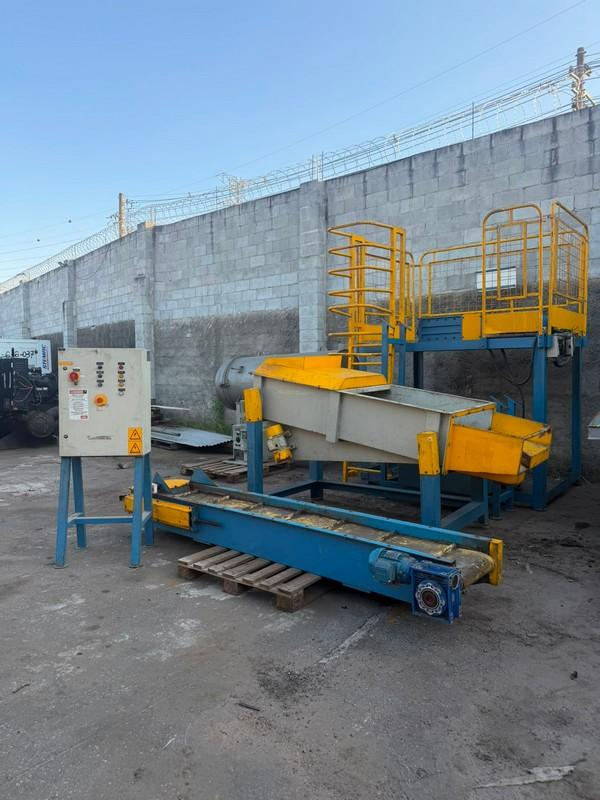 Foto de TRITURADOR DE RESIDUOS INDUSTRIAIS SCHEREDER FRAGMAQ DUPLO EIXO ANO 2017MOD. FT 75, COM PENEIRA VIBRATORIA / PAINEL (Ref.: 21642)