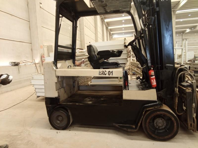 Foto de EMPILHADEIRA ELÉTRICA YALE ERC01200HHN48TE100, ANO: 2012, SÉRIE.: C839N02359J, CAP. 5 TON