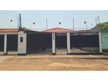 Foto de Casa em leilão no bairro São Cristóvão em Itacoatiara - AM
