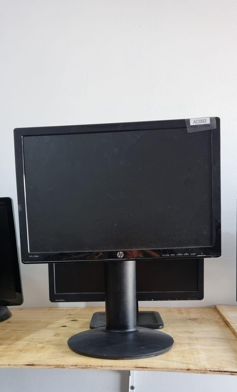 Foto de 02 MONITOR HP (Ref.: AC092)