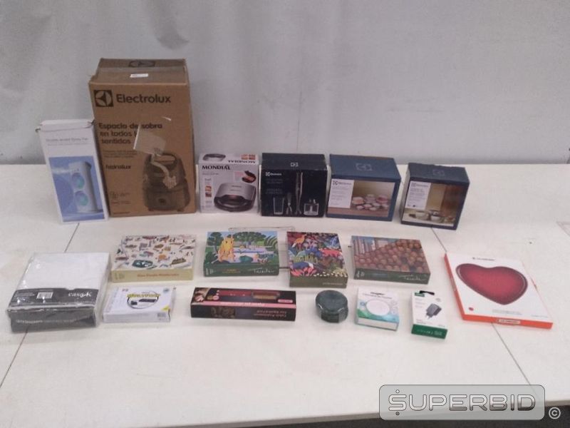 Foto de ITENS DIVERSOS: CADEIRA DE PRAIA, LIXEIRA COM PEDAL, MASTER GRILL MONDIAL, CALÇADOS DIVERSOS, ROUPAS DIVERSAS E OUTROS (APROX. 422 UND) (Ref.: SB0032776)
