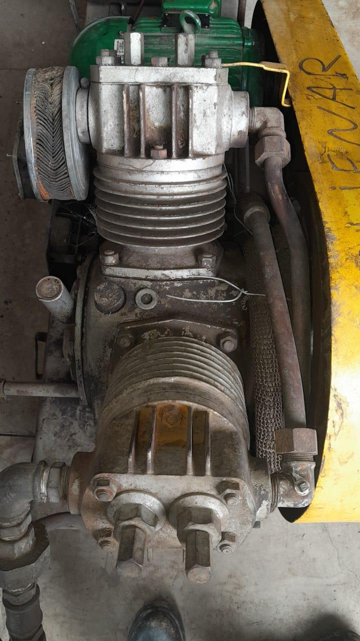 Foto de 01 COMPRESSOR DE AR INDUSTRIAL