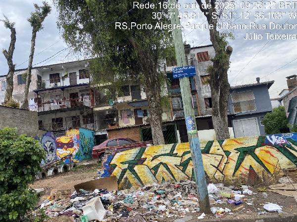 Foto de Apartamento em leilão no bairro Cavalhada em Porto Alegre - RS