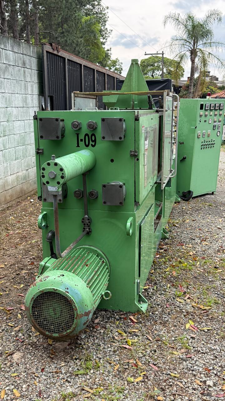 Foto de Injetora de plástico oriente ihp 140/250