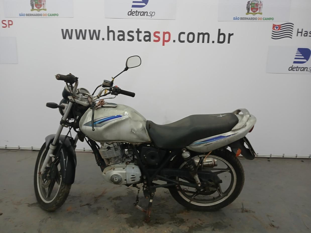 Foto de JTA SUZUKI EN125 YES SUZUKI EN125 YES 2009 2010 PRATA